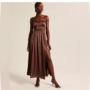 Abercrombie & Fitch Smoked Bodice Satin
Maxi Dress